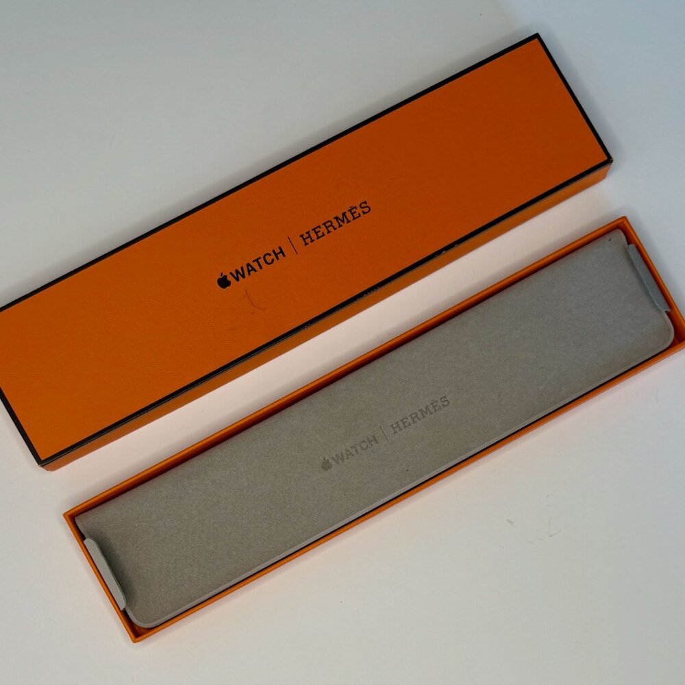 Hermès 41mm Rouge de Cœur Attelage Double Tour Apple Wach Band - NEVER WORN - Picture 3 of 4